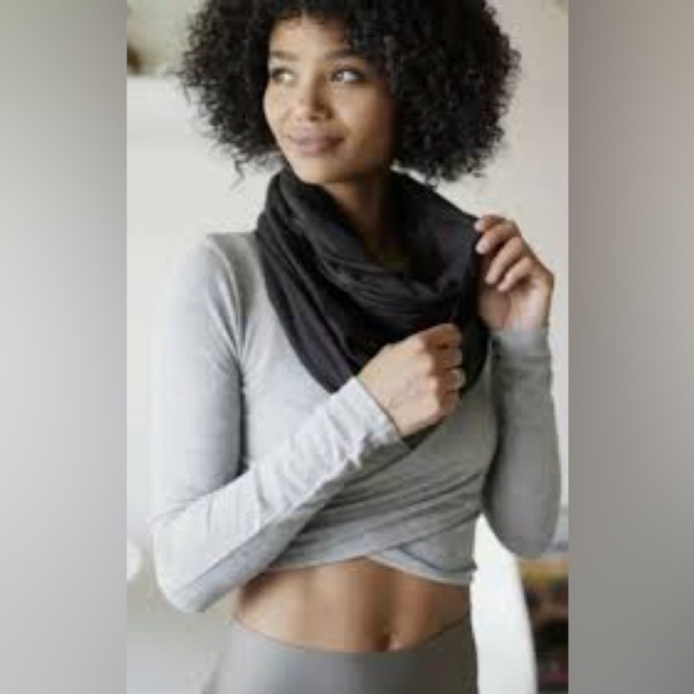 Beyond Yoga Charcoal Wrap Scarf